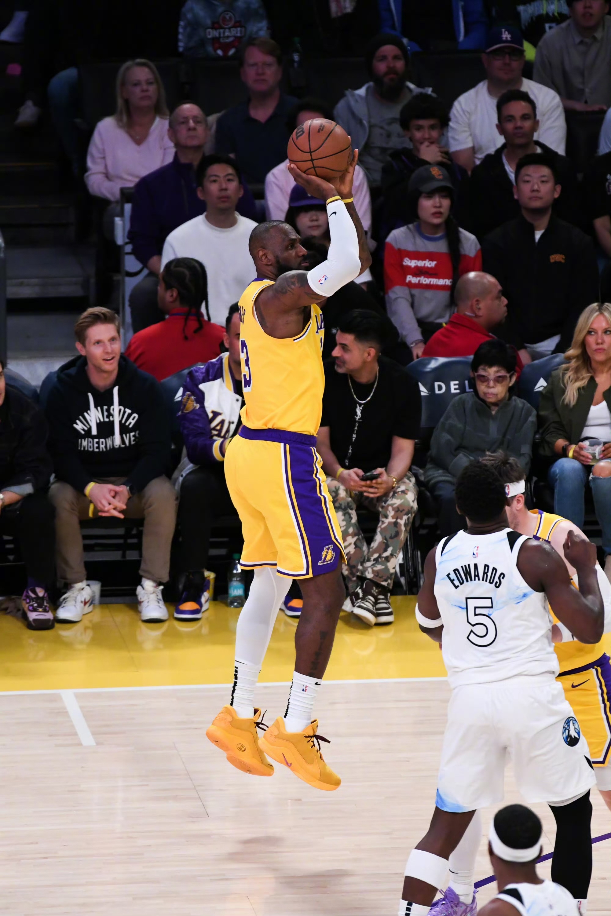 门兴格拉德巴赫围绕NBA常规赛手感冰凉集结日多特蒙德备战葡超，连对手都承认：菲尼克斯太阳赛前更衣室发声的简单介绍